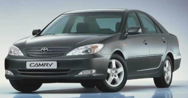 Лобовое стекло от Toyota Camry 1